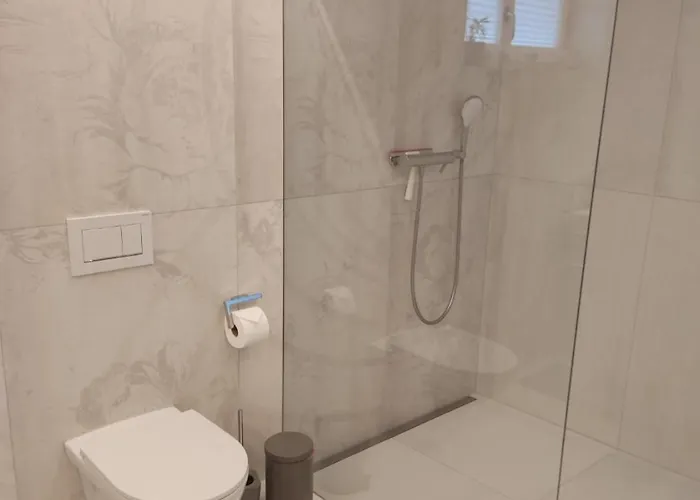 Jasmins Airbnb Lägenhet Spiez